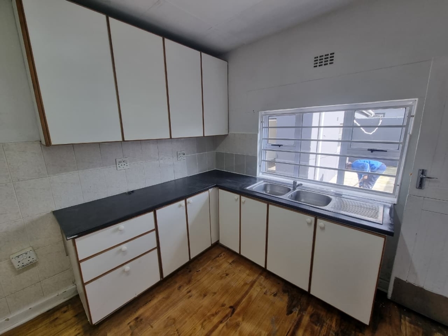 To Let 2 Bedroom Property for Rent in Lansdowne Western Cape